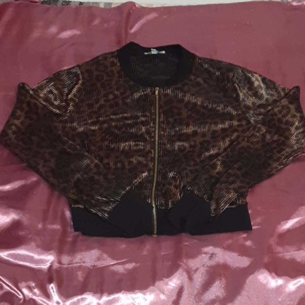 Soft cropped leopard print light weight jacket